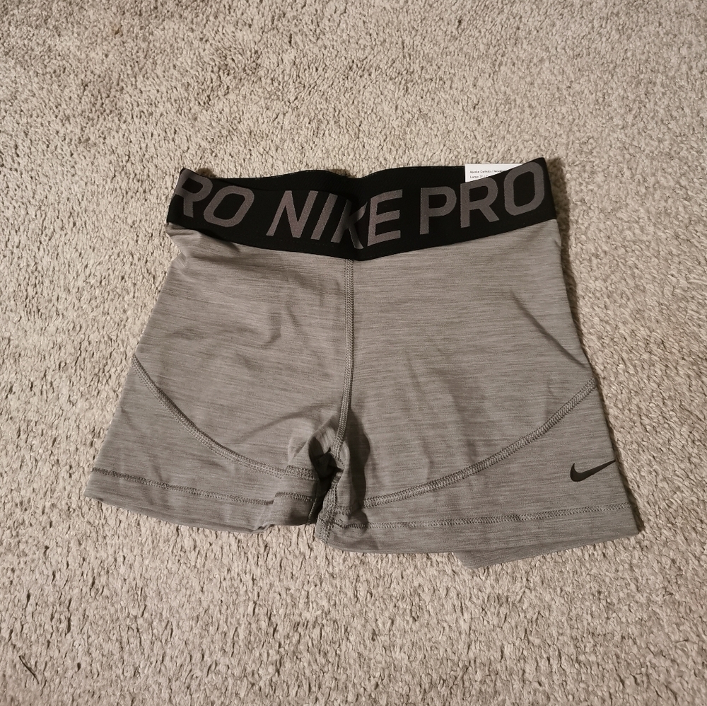 NWT Nike Pro shorts size Medium